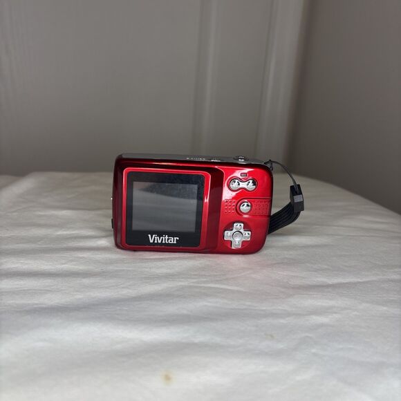 Vivitar Digital Camera Vivicam 7022 7.0MP Digi Cam Red For Parts/Repair - Picture 2 of 3